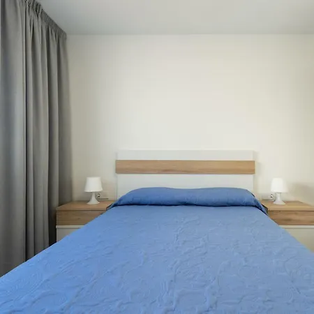 2 Min Walk To - Private Terrace - Some With Sea Views Appartement